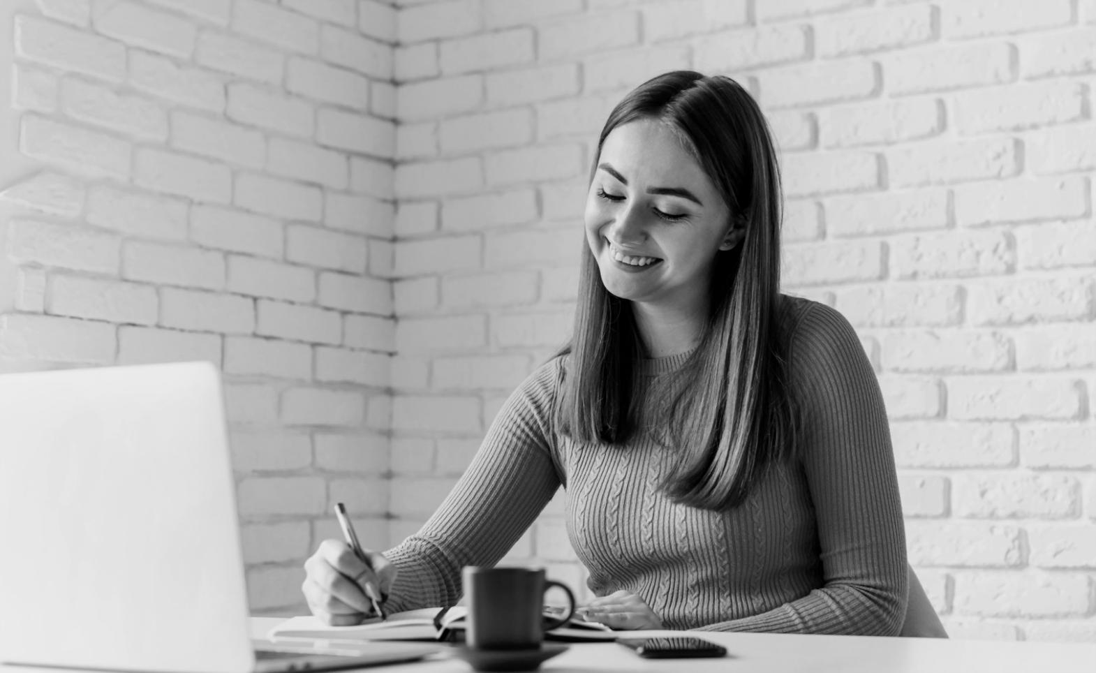 Pratica di meditazione yogica in ambiente tranquillo